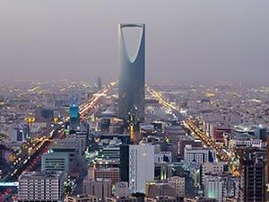 شن ناشطون هجوما على الحساب، قائلين إنه يمثل سياسة الحكومة السعودية مع عامة الشعب