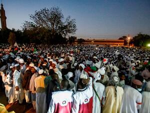 عبر مواقع التواصل الاجتماعي شهدت عدة وسوم تفاعلا واسعا مع الاحتجاجات السودانية