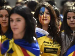 تعتزم مدريد إقالة كل السلطة التنفيذية في كاتالونيا