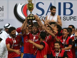 لاعبو الأهلي يحتفلون بكأس السوبر المصري