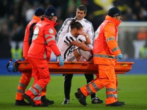 كاسيريس يبكي جراء إصابته