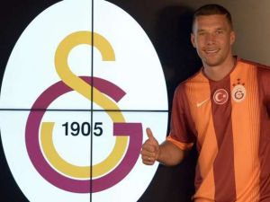 بودولسكي وأول ظهور بقميص غالاتاساراي