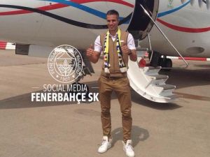 فان بيرسي يصل اسطنبول