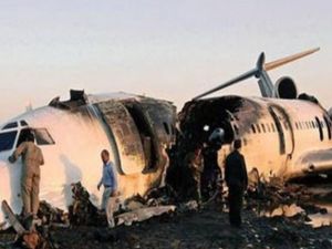 طائرة عسكرية سودانية تحطمت في منطقة ريفية غربي العاصمة الخرطوم