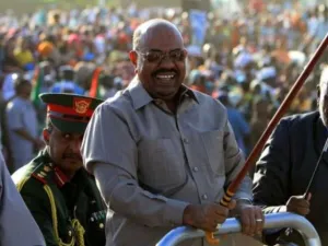 الرئيس السوداني عمر البشير خلال مهرجان شعبي