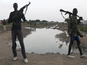 تشهد دولة جنوب السودان، منذ 2013 مواجهات دموية بين القوات الحكومية ومسلحين مناوئين لها 