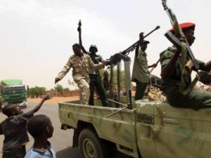 دعا البشير الشباب السوداني إلى الانضمام إلى ما وصفه بمعسكرات الجهاد ضد جنوب السودان