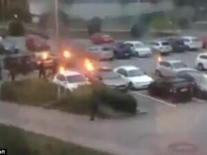شبان يضرمون النار في عشرات السيارات بمدينتين سويديتين

