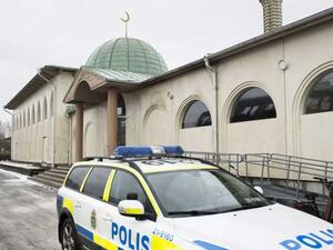 ذكر أن المسجد يرتاتده يوميا نحو 100 شخص من أجل الصلاة 