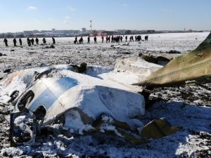 حطام طائرة "بوينغ" المنكوبة في منطقة روستوب على الدون الروسية