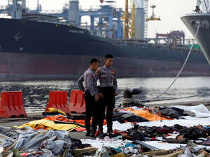 ممتلكات ركاب طائرة "ليون آير" قبالة جزيرة جاوة الإندونيسية في الـ29 من أكتوبر الماضي