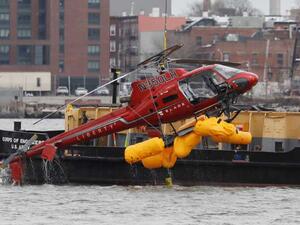  الطيار الذي حرر نفسه وفر على متن قارب مطاطي هو الناجي الوحيد 
