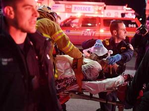 عرضت محطات تلفزيونية عدة صورا لطائرة الهليكوبتر الحمراء التي تغرق في النهر 