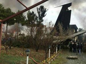 تحطم طائرة شحن على متنها 10 أشخاص غرب طهران
