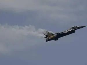 طائرة تركية من طراز F-16

