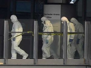 تم إغلاق الطريق المؤدي إلى قصر بكنغهام وشوارع أخرى في المنطقة