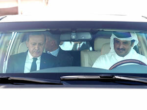 اتخذ مواطنون قطريون إجراءات لدعم الليرة التركية التي تواجه أزمة 