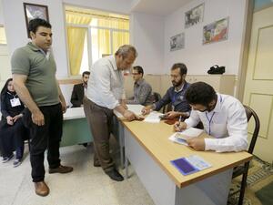Iranian men arrive to cast their vote in the second round of parliamentary elections at a polling station in the town of Robat Karim, some 40 kms southwest of the capital Tehran, on April 29, 2016. (AFP/Atta Kenare)