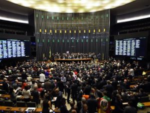 النواب البرازيليون يبدأون جلستهم حول اقالة روسيف
