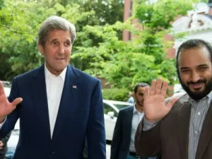 الأمير محمد بن سلمان ولي ولي العهد السعودي خلال لقائه وزير الخارجية الاميركي جون كيري