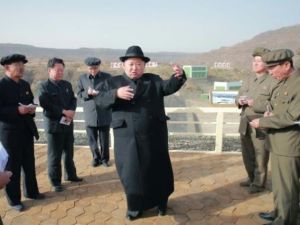 زعيم كوريا الشمالية يمنح نفسه لقب "الشمس الساطعة"
