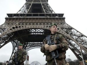 البرلمان الفرنسي يمدد للمرة الثالثة حالة الطوارىء 
