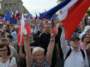 عشرات الاف المتظاهرين في بولندا رفضا لسياسة الحكومة