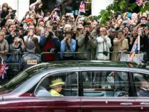 الملكة تصل الى كاتدرائية سانت بول لحضور قداس شكر بمناسبة عيد ميلادها التسعين
