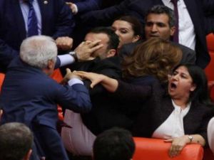 مشاجرات في البرلمان التركي 