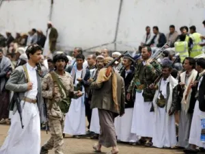 مقاتلون موالون للحوثيين في صنعاء
