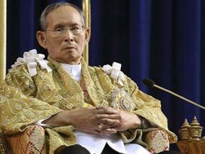 بوميبول أدولياديج ملك تايلاند
