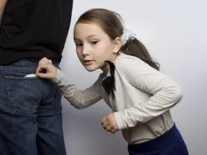 من أسباب السرقة عند الأطفال التمرد على السلوكيات المحيطة
