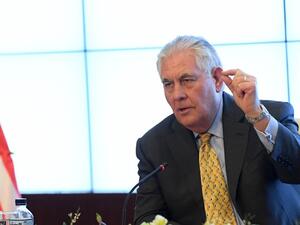 قال برودي إن تيلرسون لعبة "برج جيلو" وهو شخصية "ضعيفة" 
