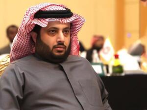 نشر مغردون سعوديون تعليقات طريفة على اعتزال آل الشيخ للشعر