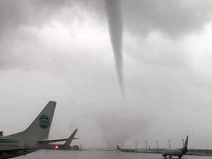 لحظة اقتحام الإعصار لمطار أنطاليا