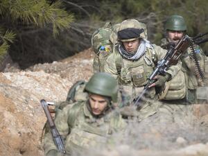 تشارك القوات التركية والجيش الحر بمعركة عفرين ضد حزب الاتحاد الديمقراطي 