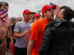 عدد المحتجين المناهضين لترامب بلغ نحو 20