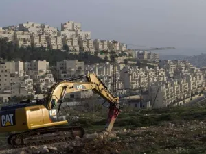 أبو ردينة: الاستيطان كله غير شرعي وينهي حل الدولتين

