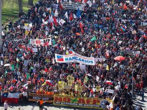 مئات الآلاف يحتجون على نظام التقاعد الخاص في تشيلي