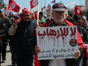 المخابئ تضم حوالي 22 قذيفة آر.بي.جي وبنادق كلاشنيكوف
