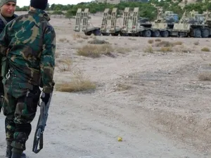 Tunisia soldiers hunt armed groups near the Algeria border. (AFP/File)