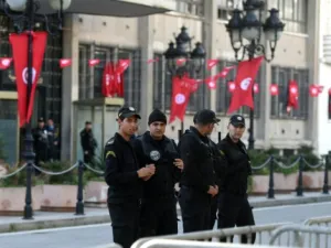 لم يكن العقيد في المنزل أثناء الحادثة 