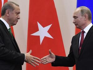 Turkish President Recep Tayyip Erdogan (L) "hesitantly" shakes hands with his Russian counterpart Vladimir Putin after a joint press conference following their meeting at the Bocharov Ruchei state residence in Sochi on May 3, 2017. (AFP/ Alexander Nemenov) Turkish President Recep Tayyip Erdogan (L) "hesitantly" shakes hands with his Russian counterpart Vladimir Putin after a joint press conference following their meeting at the Bocharov Ruchei state residence in Sochi on May 3, 2017. (AFP/ Alexander Nemenov)