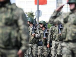 Turkish soldiers march in a parade in Istanbul on Aug. 30, 2013. (AFP/Ozan Kose)