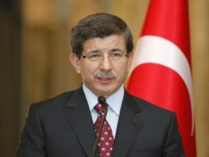 داود أوغلو: تركيا لا تعتزم الزج بقواتها البرية في الحرب الدائرة في سوريا 