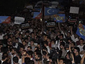 تظاهرات في تركيا احتجاجاً على حظر بكين صيام مسلمي "شينغيانغ"