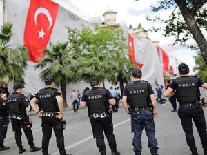 يحاكم ما مجموعه 17 صحفيا وموظفا في "جمهوريت" بتهم تتعلق بالإرهاب 

محكمة تركية تأمر بالإفراج عن صحافي بارز بعد اعتقاله 11 شهرا