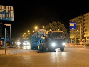 رتل مؤلف من 8 شاحنات تحمل دبابات وحافلات وصل إلى كليس وسط إجراءات أمنية مشددة