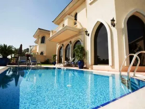 Homeowners who rent out their properties in Dubai are now required to meet certain standards and use a Dubai Tourism licensed operator. (Dubai Holiday Villa)
