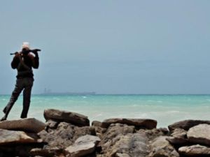 احد القراصنة في الصومال
